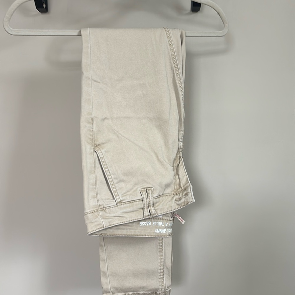 Women’s (size 6) Mossimo low rise skinny Khaki jeans